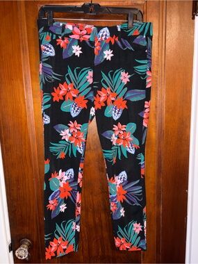 Old Navy Black Floral Pixie ankle pant with Red, Pink & Green Accents